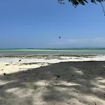 Beachfront White Pearl Suite Zanzibarhouses